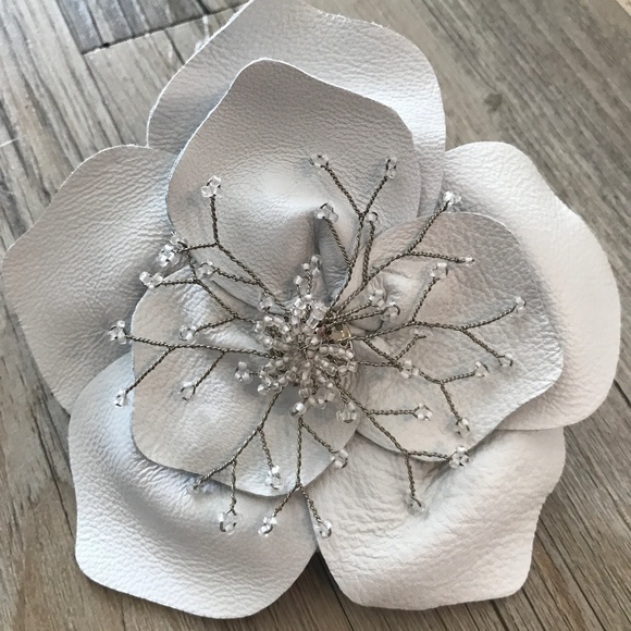 Ted Rossi White Leather Flower Beaded Cuff Bracelet - Picture 2 of 8